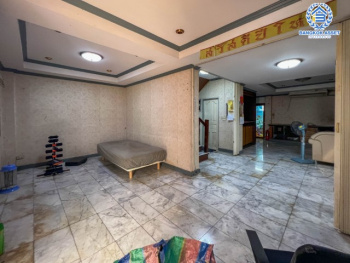 *****บ้านแฝดมือสองย่านกรุงเทพฯ ม.101การ์เด้นวิลล์  ลาดพร้าว101 เนื้อที่กว้าง 41 ตร.ว. ฟังก์ชัน 3 ห้องนอน 4 ห้องน้ำ ที่จอดรถ 2 คัน บ้านแฝดทำเลเมือง พื้นที่ใช้สอยเยอะ ตั้งบนทำเลแห่งการเดินทาง ใกล้รถไฟฟ้าสายสีน้ำเงิน "สถานีลาดพร้าว" และทางด่วน "ฉลองรัช"